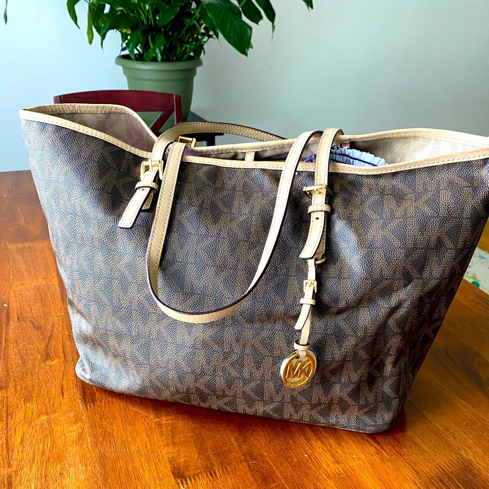 Large Michael Kors tote bag purse. Brown leather